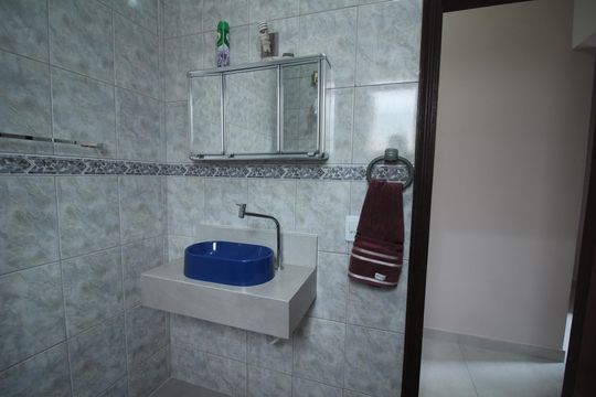 Banheiro de casa à venda com 4 quartos, 1000m² em Novo Eldorado, Contagem