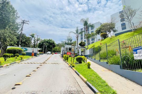 Fachada com placa de apartamento para alugar com 2 quartos, 42m² em Lajeado, Cotia