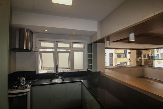 Cozinha de apartamento à venda com 2 quartos, 101m² em Petrópolis, Porto Alegre