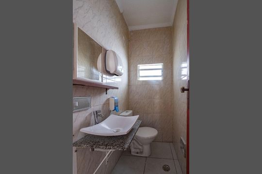 Lavabo 1 de casa para alugar com 5 quartos, 112m² em Pinheiros, São Paulo
