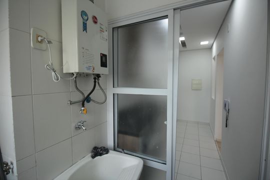 Cozinha e Área de Serviço de apartamento para alugar com 2 quartos, 62m² em Areia Branca, Santos