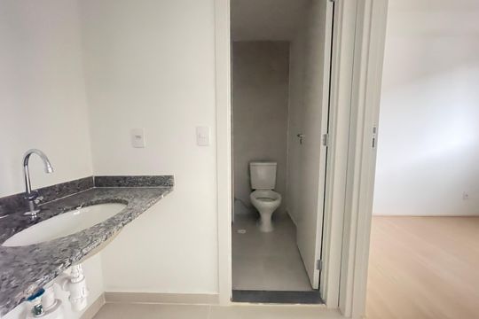 Banheiro de apartamento para alugar com 2 quartos, 44m² em Jaguaré, São Paulo
