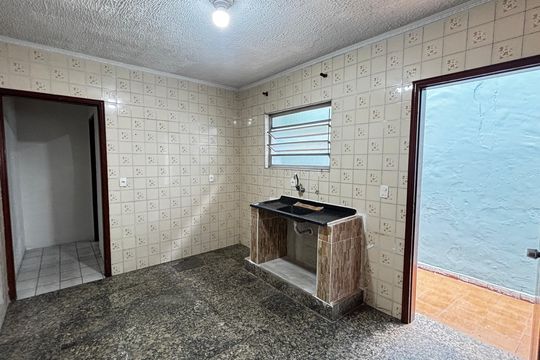 Cozinha de casa para alugar com 1 quarto, 30m² em Condomínio Maracanã, Santo André