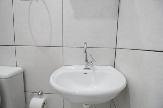 Banheiro de casa para alugar com 2 quartos, 50m² em Jardim Irapua, Taboão da Serra