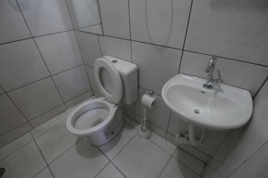 Banheiro de casa para alugar com 2 quartos, 50m² em Jardim Irapua, Taboão da Serra