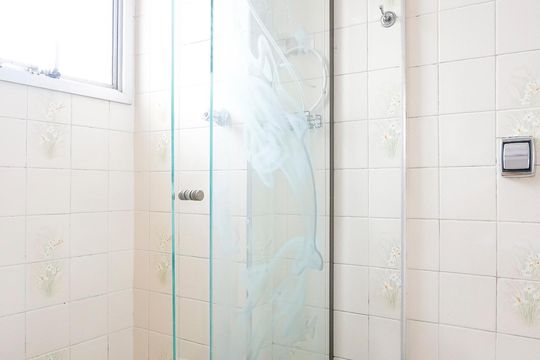 Banheiro da suíte de apartamento para alugar com 3 quartos, 96m² em Vila Mariza, São Bernardo do Campo