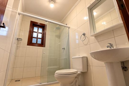 Banheiro de casa para alugar com 1 quarto, 100m² em Aberta dos Morros, Porto Alegre