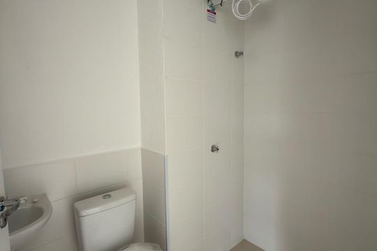 Banheiro de apartamento para alugar com 1 quarto, 28m² em Recanto das Emas, Brasília