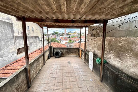 Garagem de casa à venda com 3 quartos, 100m² em Vila Babilonia, São Paulo