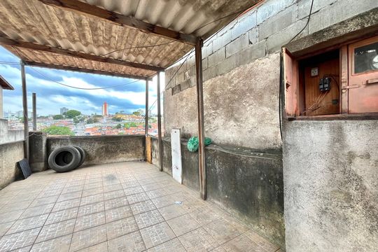 Garagem de casa à venda com 3 quartos, 100m² em Vila Babilonia, São Paulo