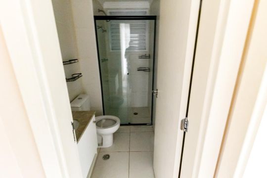 Banheiro Corredor de apartamento para alugar com 2 quartos, 61m² em Chácara Agrindus, Taboão da Serra