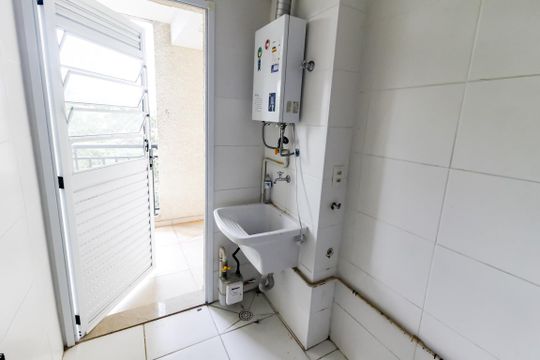 Área de Serviço de apartamento para alugar com 2 quartos, 61m² em Chácara Agrindus, Taboão da Serra