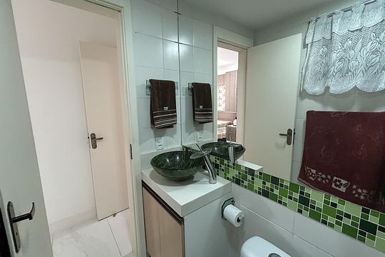 Banheiro da Suíte de apartamento à venda com 2 quartos, 135m² em Jardim Sulacap, Rio de Janeiro