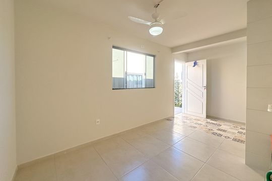 Sala/Cozinha de apartamento para alugar com 1 quarto, 30m² em São João do Rio Vermelho, Florianópolis
