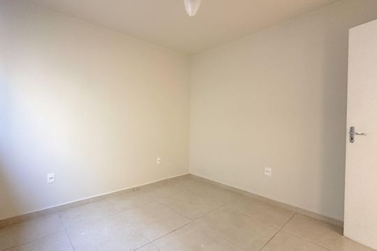 Quarto  de apartamento para alugar com 1 quarto, 30m² em São João do Rio Vermelho, Florianópolis