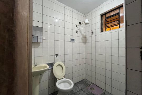 Banheiro de casa para alugar com 1 quarto, 30m² em Jaraguá, São Paulo