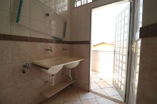 Área de Serviço de apartamento para alugar com 3 quartos, 100m² em Santa Mônica, Uberlândia