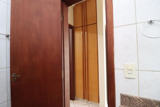 Corredor - Armário de apartamento para alugar com 3 quartos, 100m² em Santa Mônica, Uberlândia