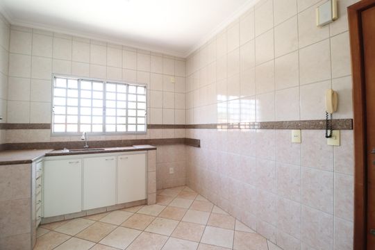 Cozinha de apartamento para alugar com 3 quartos, 100m² em Santa Mônica, Uberlândia