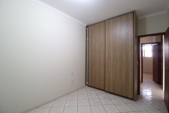 Quarto 2 de apartamento para alugar com 3 quartos, 100m² em Santa Mônica, Uberlândia