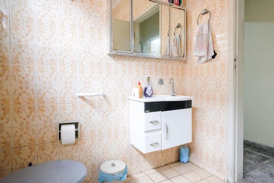 Banheiro casa 1 de casa à venda com 3 quartos, 138m² em Nova Gerti, São Caetano do Sul
