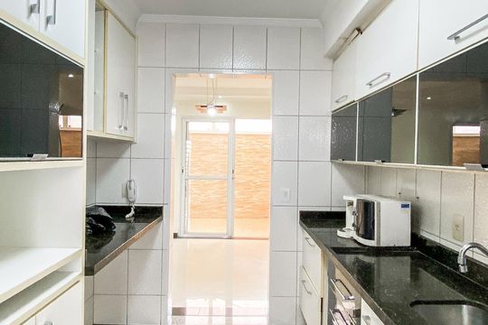 Cozinha de casa de condomínio para alugar com 3 quartos, 100m² em Cangaiba, São Paulo