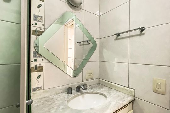 Banheiro de casa de condomínio para alugar com 3 quartos, 100m² em Cangaiba, São Paulo