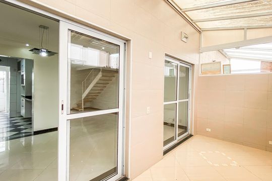Varanda de casa de condomínio para alugar com 3 quartos, 100m² em Cangaiba, São Paulo