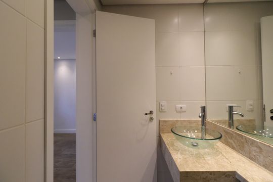 Banheiro de apartamento para alugar com 2 quartos, 64m² em Vila Castelo, São Paulo