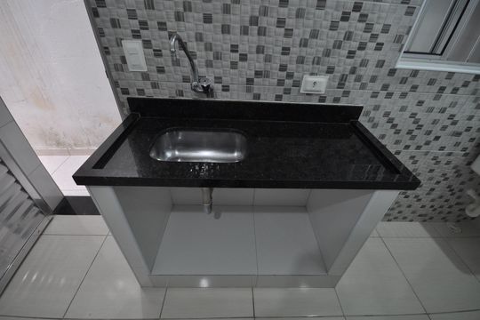 Cozinha de casa para alugar com 1 quarto, 33m² em Jardim Ataliba Leonel, São Paulo