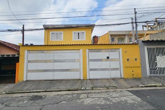 Fachada de casa à venda com 7 quartos, 250m² em Vila Nhocuné, São Paulo