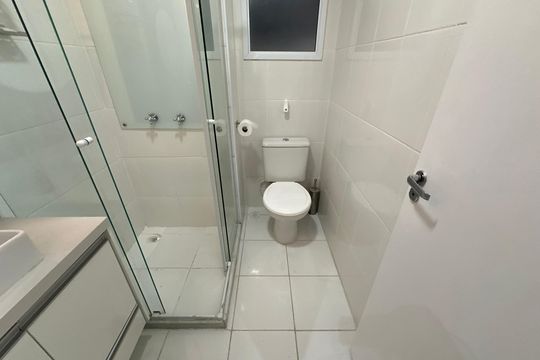 Banheiro Social de apartamento para alugar com 3 quartos, 80m² em Jardim Tupanci, Barueri