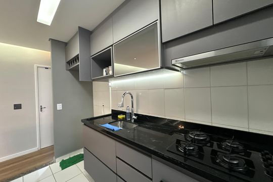 Cozinha de apartamento para alugar com 3 quartos, 80m² em Jardim Tupanci, Barueri