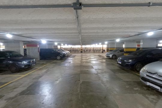 Área Comum - Garagem Coletiva de apartamento para alugar com 2 quartos, 50m² em Aparecida, Santos