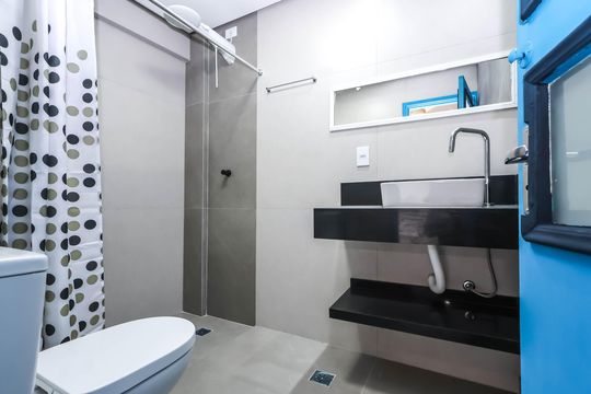 Banheiro de kitnet/studio para alugar com 1 quarto, 40m² em Vila Mariana, São Paulo