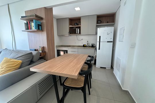 Cozinha de apartamento à venda com 1 quarto, 40m² em Empresarial 18 do Forte, Barueri