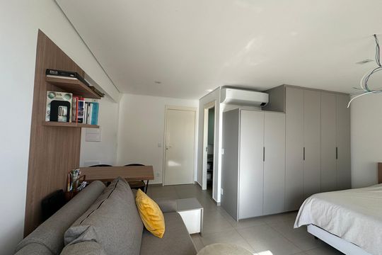 Sala de apartamento à venda com 1 quarto, 40m² em Empresarial 18 do Forte, Barueri