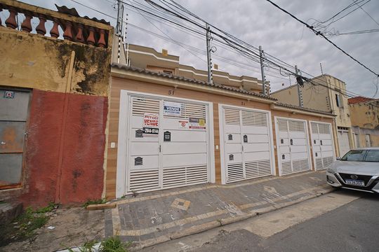 Fachada de casa à venda com 3 quartos, 120m² em Vila Lais, São Paulo