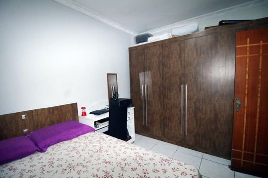 Quarto 1 de casa à venda com 2 quartos, 63m² em Irajá, Rio de Janeiro
