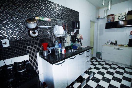 Cozinha de casa à venda com 2 quartos, 63m² em Irajá, Rio de Janeiro