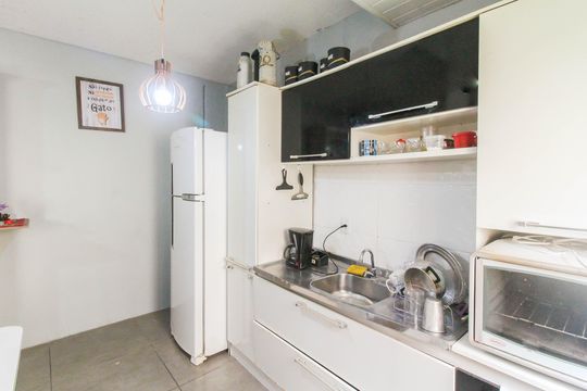 Cozinha de apartamento à venda com 2 quartos, 49m² em Guajuviras, Canoas