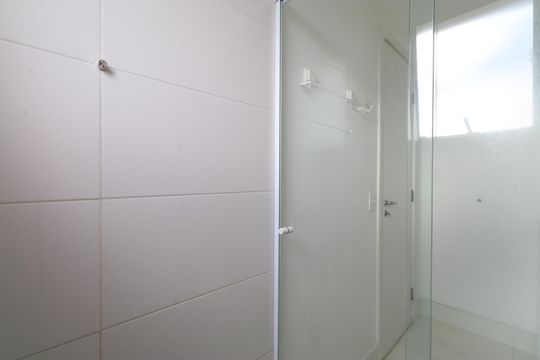 Banheiro da Suíte de apartamento para alugar com 2 quartos, 63m² em Vila Anastácio, São Paulo