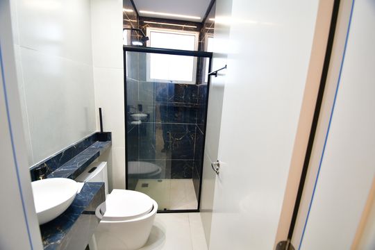 Banheiro de apartamento à venda com 2 quartos, 56m² em Loteamento Remanso Campineiro, Hortolândia