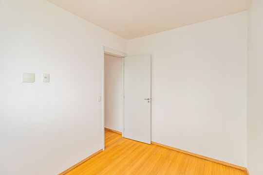 Quarto 1 de apartamento para alugar com 2 quartos, 42m² em Parque Maria Helena, São Paulo