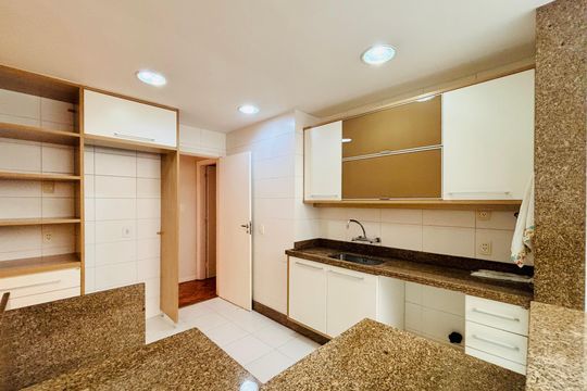 Apartamento à venda com 3 quartos, 133m² em Copacabana, Rio de Janeiro