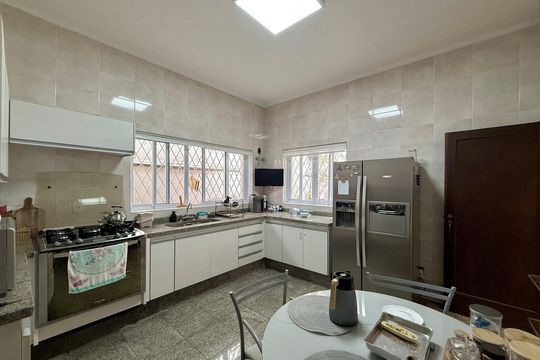 Cozinha de casa para alugar com 3 quartos, 500m² em Brooklin, São Paulo