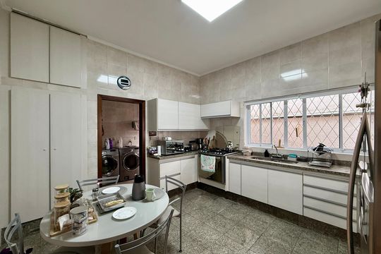 Cozinha  de casa para alugar com 3 quartos, 500m² em Brooklin, São Paulo