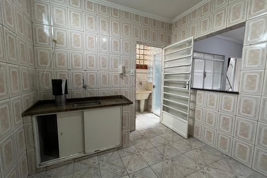 Cozinha de casa para alugar com 1 quarto, 65m² em Parque Maria Domitila, São Paulo