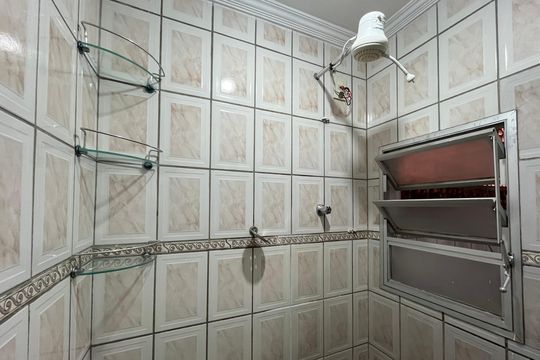 Chuveiro de casa para alugar com 1 quarto, 65m² em Parque Maria Domitila, São Paulo