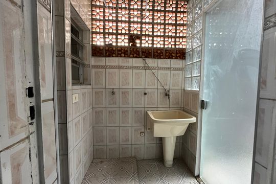 Área de Serviço de casa para alugar com 1 quarto, 65m² em Parque Maria Domitila, São Paulo